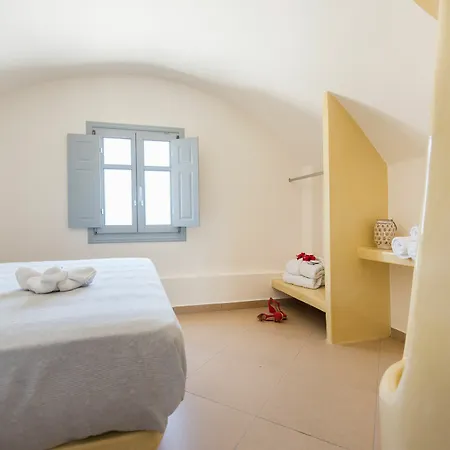 Secret Earth Santorini Villa Kamari (Santorini)
